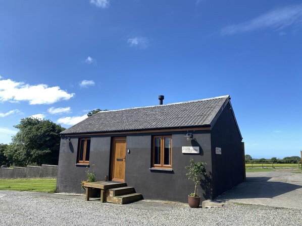 Fern Cottage - Luxurious 1 Bedroom - Blossom Farm (23820)
