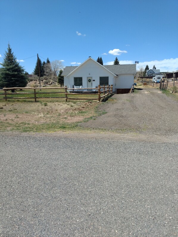 Front of cottage by Bryce Canyon National Park 