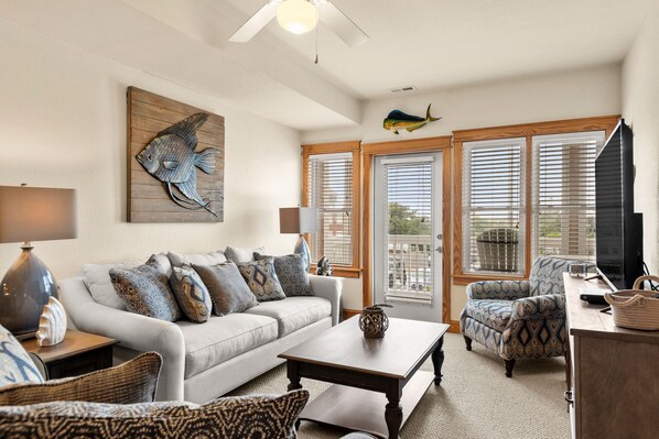 SL101: Knot Of Sound Mind l Living Area