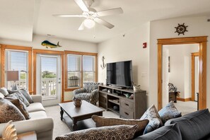 SL101: Knot Of Sound Mind l Living Area