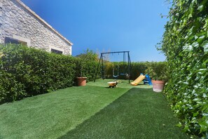 Holiday villa with pool and children's area in Mallorca.