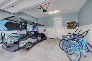 Let It Beach- 6 Seater Golf Cart and 4 adult beach cruisers