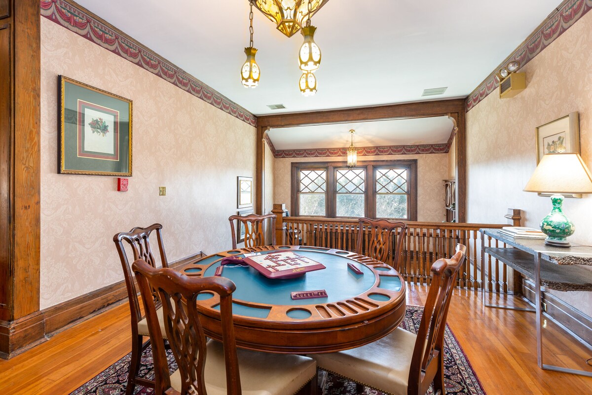 Piedmont Room in Historic Shaffner House