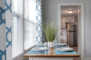 Dinette table /kitchen