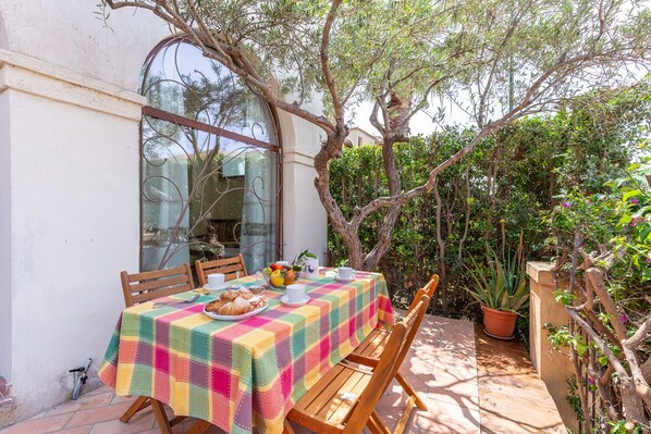 Outdoor dining