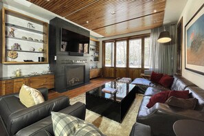 3.04-telluride-parkside-retreat-living-room-fireplace