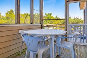 Surf-or-Sound-Realty-955-Screened-Porch-3