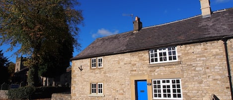 Historic Catherine Cottage at heart of Ashford-in-the-water