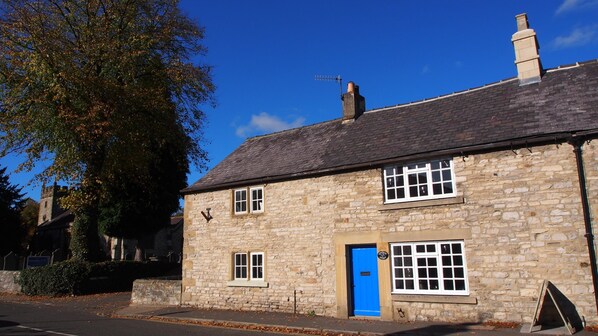 Historic Catherine Cottage at heart of Ashford-in-the-water