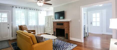 Spacious Living room with Smart TV and Ceiling Fan