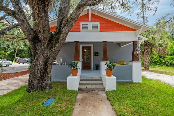 Hibiscus Hideaway Front of the house with large open porch.