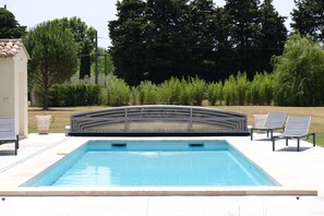 Vacation rental CAVAILLON farmhouse for rent heated pool
