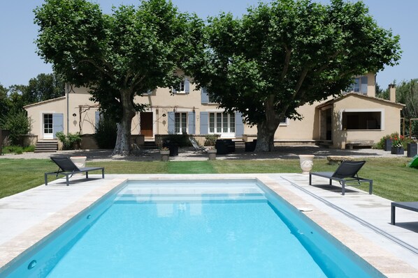 Vacation rental CAVAILLON farmhouse to rent facade