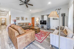 Living Room | Free WiFi | Sleeper Sofa | Gas Fireplace | Central Heat & A/C