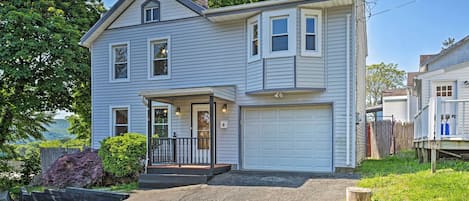 Highland Falls Vacation Rental | 3BR | 2BA | 1,100 Sq Ft | 2 Stories