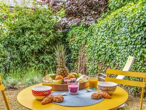 Aliments, Plante, Table, Meubles, Vaisselle, Botanique, Chaise, Mobilier De Jardin, Herbe, Paysage