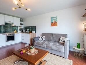 Möbel, Eigentum, Couch, Bilderrahmen, Tabelle, Grün, Orange, Beleuchtung, Interior Design, Holz
