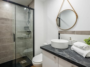 Mirror, Tap, Plumbing Fixture, Sink, Property, Bathroom Sink, Plant, Bathroom Cabinet, Bathroom, Interior Design