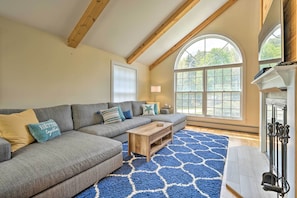 Living Room | Free WiFi | Central Heat & A/C