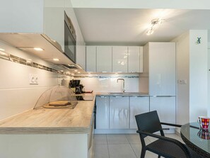 Cabinetry, Countertop, Building, Furniture, Chair, Table, Kitchen, Wood, Kitchen Appliance, House