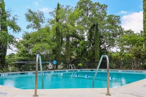 Guests of Bohicket Marina Condo are welcome to access the Bohicket Marina Village community pool.