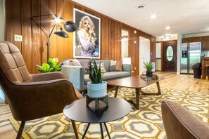 Dolly vibes all day in the living area