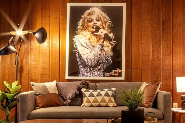 Dolly vibes all day in the living area