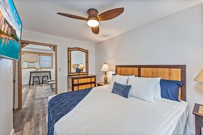 Cozy Bedroom with a King Size Bed