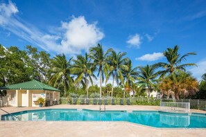 Shared Heated Pool & Hot Tub