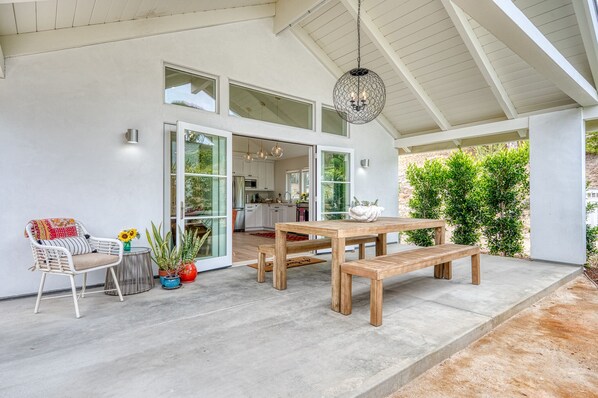Outdoor dining