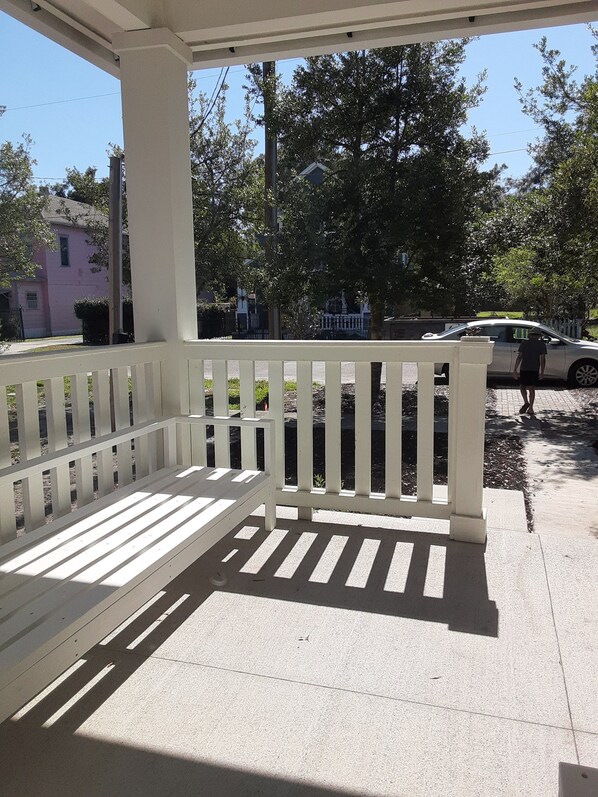  Unload and unpack with ease! Street parking is a breeze right out front.
