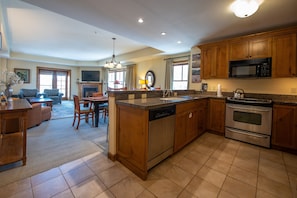 Flooring, Floor, Hardwood, Room, Indoors