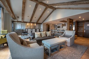 Couch, Furniture, Living Room, Indoors, Room