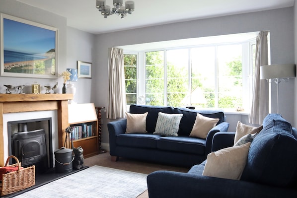 Apple Blossom, Bridport: Comfortable sitting room with wood burning stove