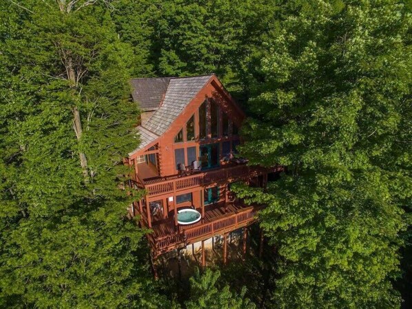 Enjoy the two large decks with stunning mountain views from both levels