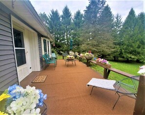front porch great for a view of the sky and star watching
