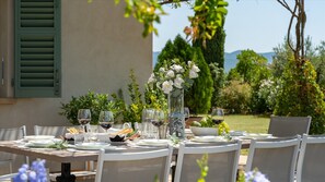 Outdoor dining