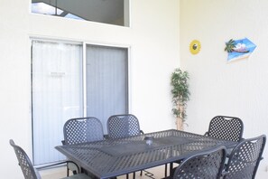 Lanaiseating