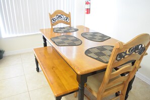 Kitchenbreakfastnook