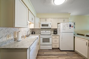 Feel like a professional chef in this fully stocked kitchen.