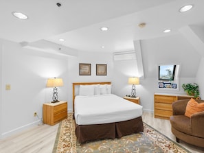 Primary Bedroom with 1 Queen Bed