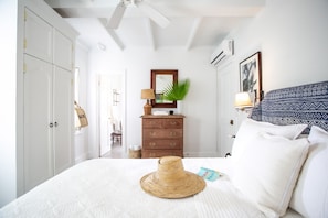 Mainhouse Queen Bedroom with Bathroom