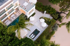 Footprints - Features 5 Contemporary Suites
