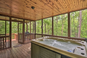 Screened Porch | Private Hot Tub