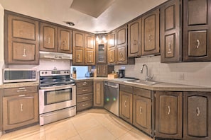 Kitchen | Main Floor | Fully Equipped | Cooking Basics | Spices