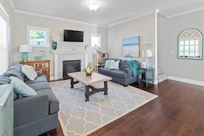 Main Livingroom- Smart TV, Gas Fireplace and games!