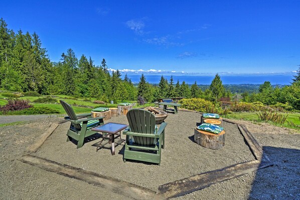 Port Angeles Vacation Rental | 1BR | 1BA | 720 Sq Ft | 2-Story Cabin