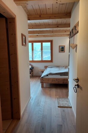 Bâtiment, Fenêtre, Bois, Confort, Design Intérieur, Porte, Sol, Sol, Salon, Maison