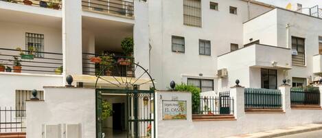 Edificio, Propiedad, Nube, Ventana, Cielo, Planta, Arquitectura, Diseño Urbano, Barrio