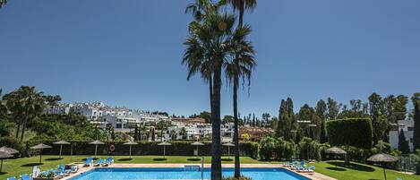 Agua, Cielo, Planta, Azul, Piscina, Árbol, Sombra, Arecales, Diseño Urbano, Condominio